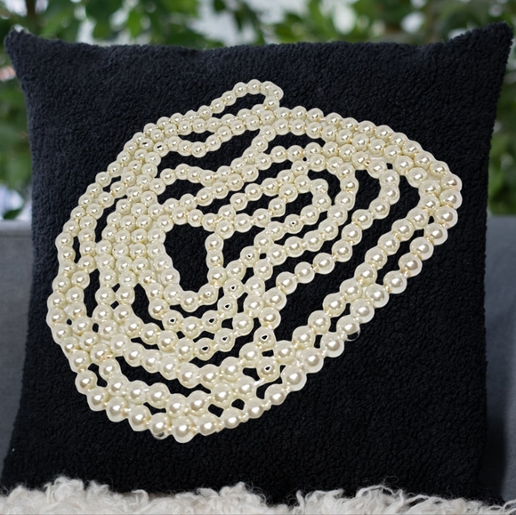 .👣4/$20. Extra Long Faux Pearls Necklace - Picture 5 of 6